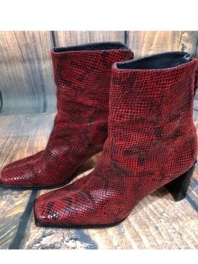 Stuart Weizman Red Embossed Patent Leather Ankle Boots Womens 9.5 B (j5g)